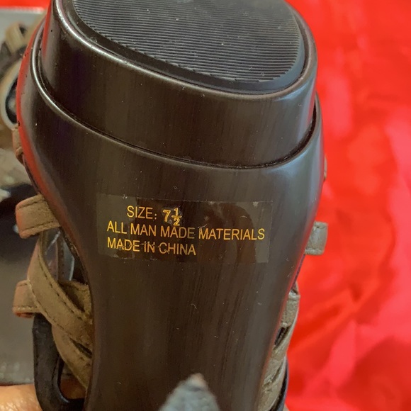 🖤Brown & Black platform heels🖤 - Picture 4 of 4